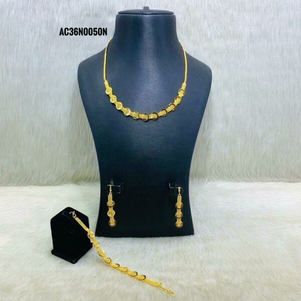 COLLIER4